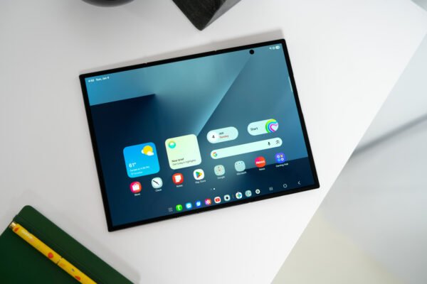 I just want to keep unfolding the Samsung Z Trifold