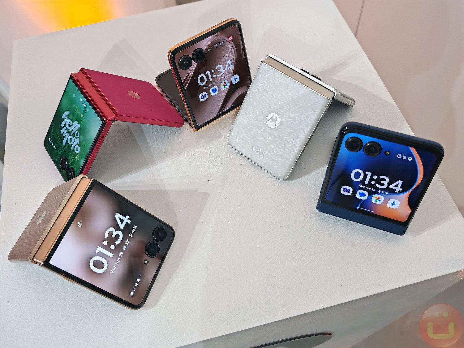 Motorola Razr Deals Take Up To $700 Off With Free Accessories For Mother’s Day