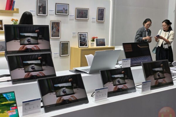Arzopa Unveils New 2.5K Touchscreen Monitor, Digital Frame, and Smart Calendars
